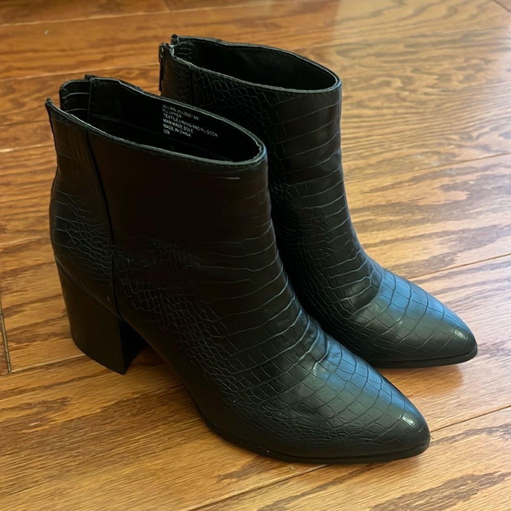 Steven Madden faux snake black booties. 8